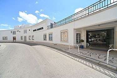 Piscina junto ao mar e localização previligiada em Albufeira